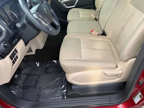 Used 2018 Nissan Titan SV AWD/4WD image 15