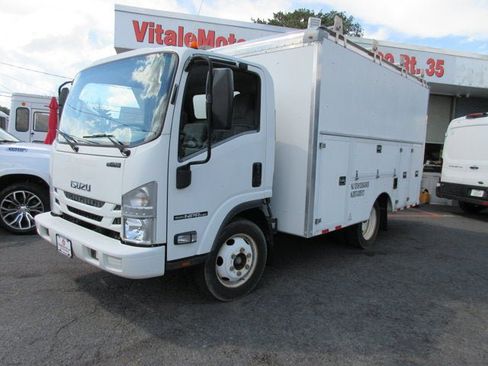 Used 2018 Isuzu NPR RWD image 3
