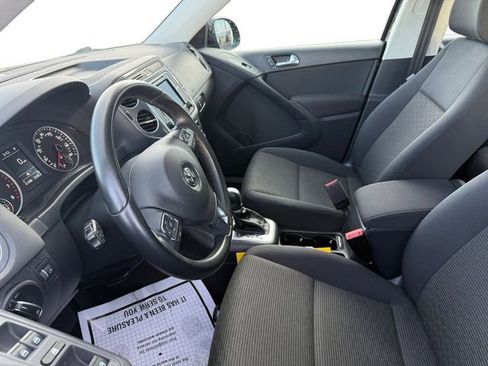 Used 2017 Volkswagen Tiguan S image 9