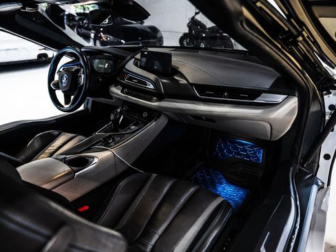 Used 2019 BMW i8 Roadster AWD/4WD image 17