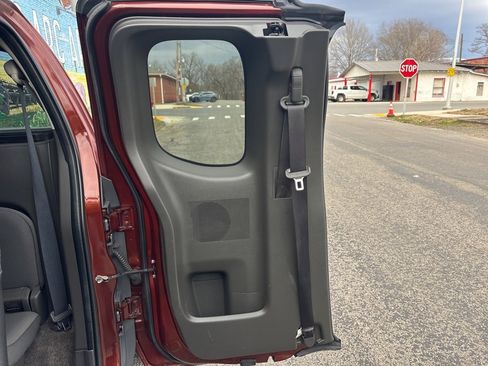 Used 2017 Nissan Frontier PRO-4X w/ Pro-4x Graphics Package image 18