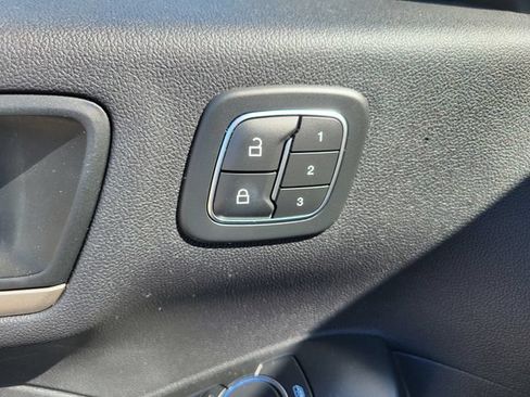 Used 2022 Ford Escape SEL w/ Technology Package FWD image 9
