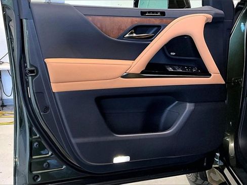 Certified 2025 Lexus LX 700h Luxury image 20