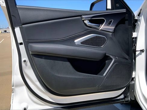 Used 2025 Acura RDX SH-AWD image 21