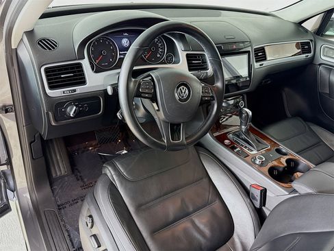 Used 2014 Volkswagen Touareg VR6 image 9