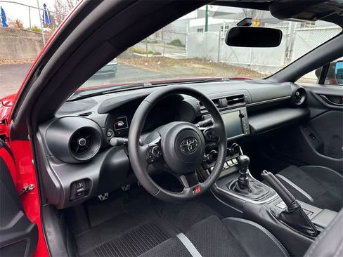 Used 2023 Toyota GR86 Premium image 2