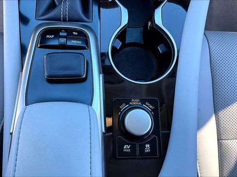 Used 2016 Lexus RX 450h AWD image 33