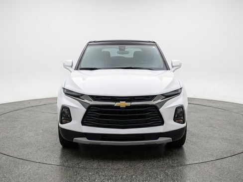 Used 2025 Chevrolet Blazer LT image 2