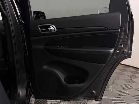 Used 2018 Jeep Grand Cherokee Altitude AWD/4WD image 32