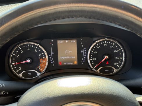 Used 2018 Jeep Renegade Altitude image 18