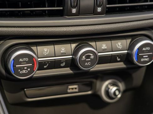 New 2025 Alfa Romeo Giulia w/ Veloce Package Rwd image 25