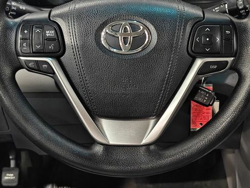 Used 2015 Toyota Sienna LE image 5