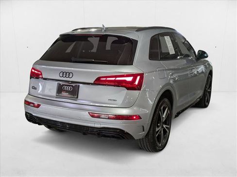 Certified 2025 Audi Q5 2.0T Premium Plus image 5