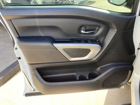 Used 2021 Nissan Titan SV w/ SV Convenience Package image 17