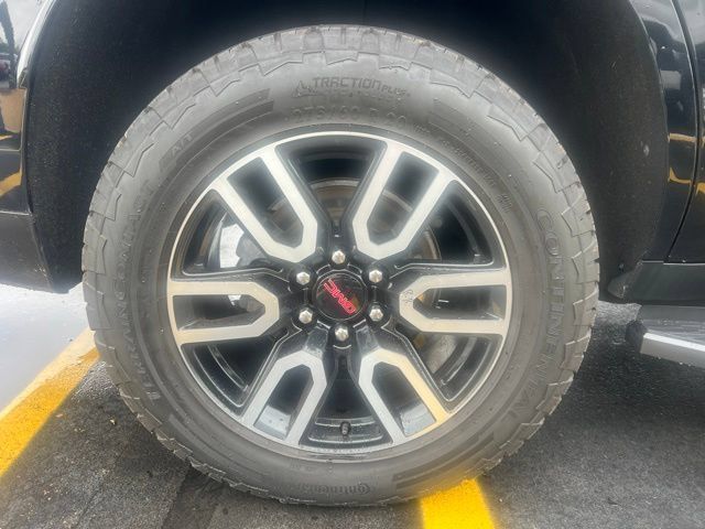 Used 2022 GMC Yukon AT4 w/ Max Trailering Package AWD/4WD image 9