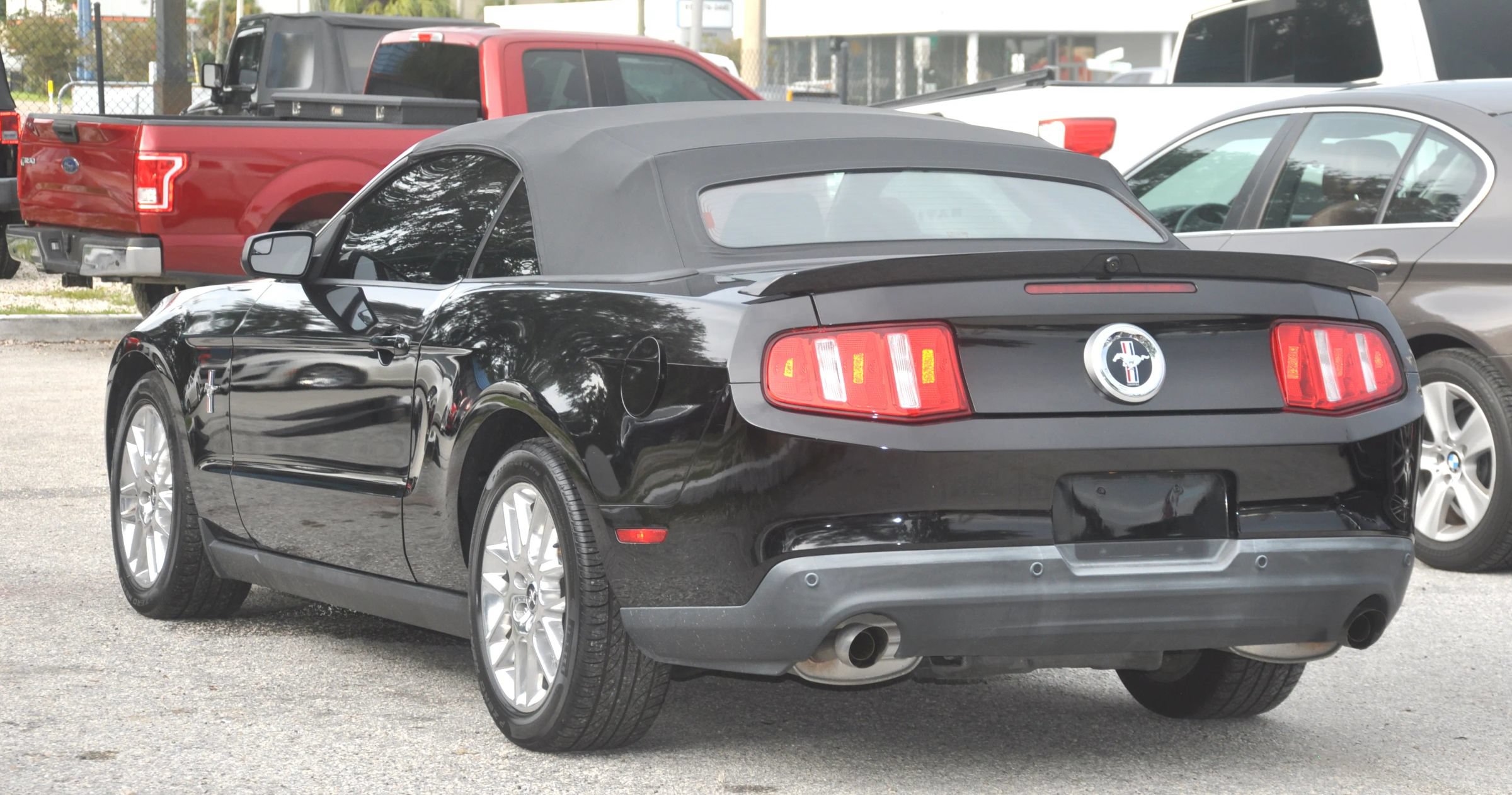 Used 2012 Ford Mustang Premium w/ Electronics Pkg RWD image 27