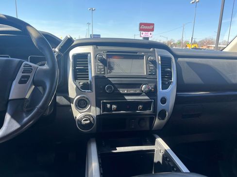 Used 2017 Nissan Titan SV AWD/4WD image 23