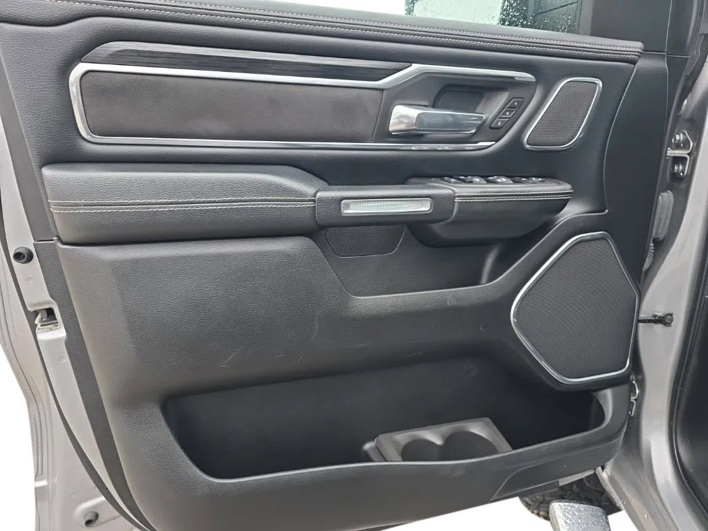 Used 2023 RAM 1500 Laramie AWD/4WD image 15