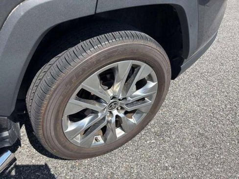 Used 2022 Toyota RAV4 XLE Premium image 29