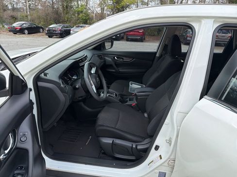 Used 2018 Nissan Rogue S image 16