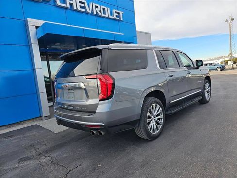 Used 2022 GMC Yukon XL Denali AWD/4WD image 3
