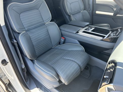 Used 2022 Lincoln Navigator Black Label AWD/4WD image 12