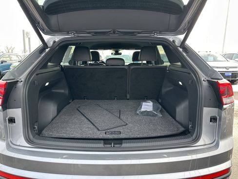 Certified 2024 Volkswagen Atlas Cross Sport SE image 11