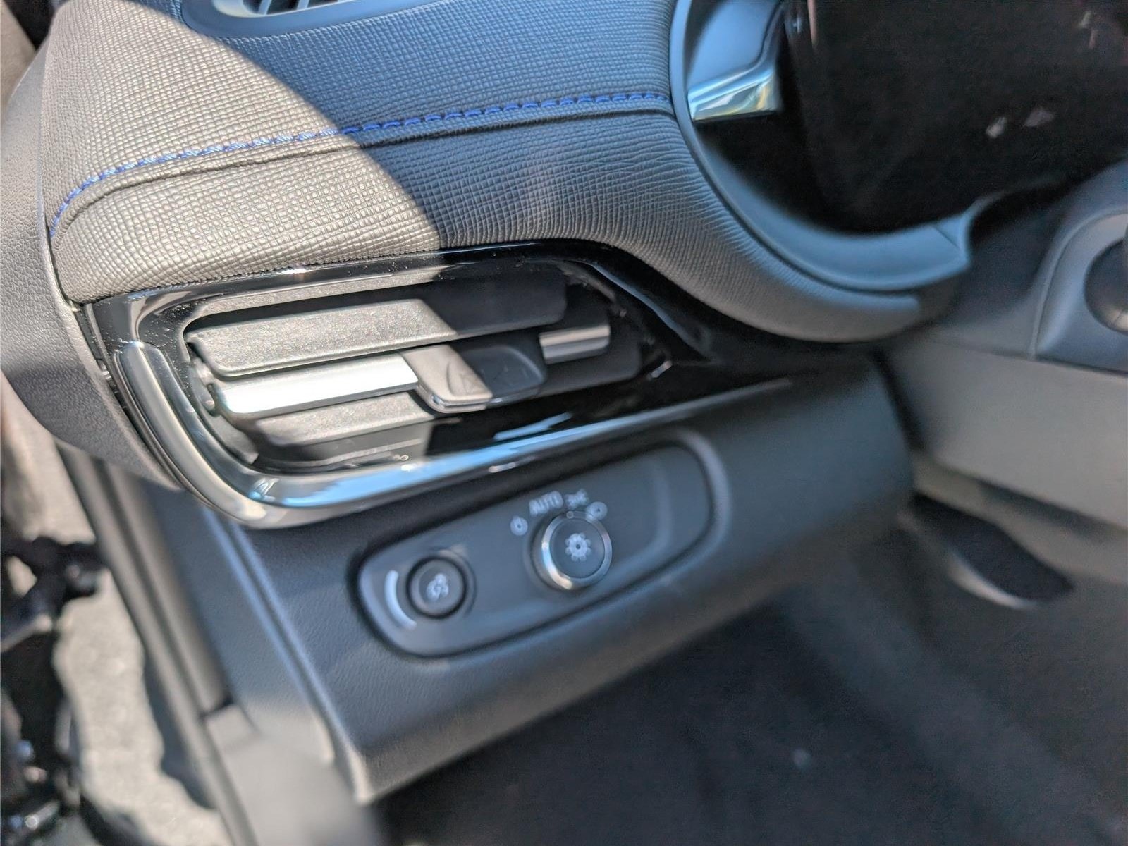 New 2026 Buick Envista Sport Touring w/ Convenience I Package FWD image 18