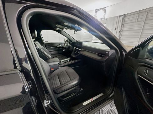 Used 2025 Ford Explorer ST-Line w/ ST-Line Street Pack AWD/4WD image 33