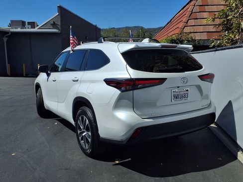 Certified 2026 Toyota Highlander XLE AWD/4WD image 6