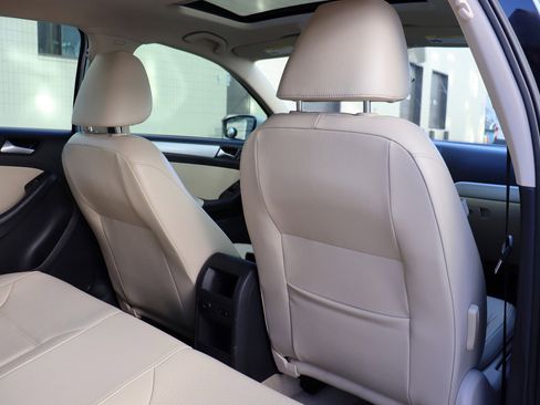 Used 2014 Volkswagen Jetta SE image 18