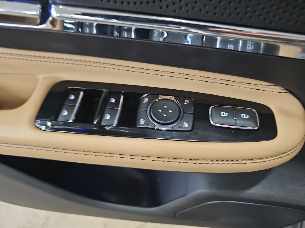 Used 2023 Lincoln Corsair Reserve AWD/4WD image 29