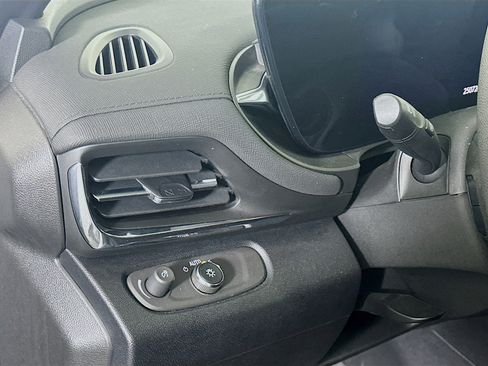 Used 2025 Buick Envista Preferred image 16