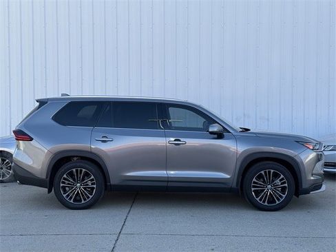 Used 2025 Toyota Grand Highlander AWD Hybrid image 3