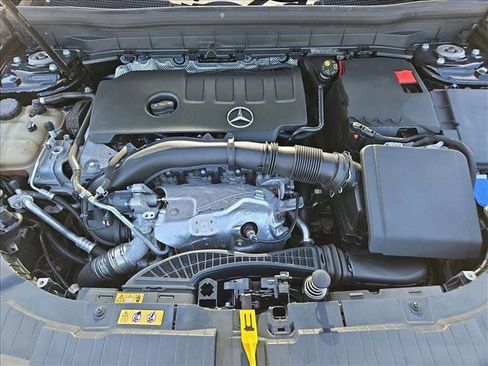 Used 2021 Mercedes-Benz GLB 250 GLB 250 image 23