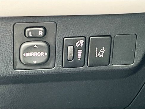 Used 2018 Toyota RAV4 Limited image 10