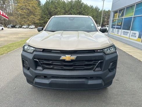 Used 2023 Chevrolet Colorado W/T RWD image 2