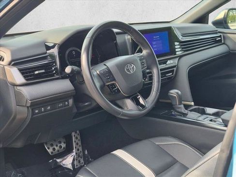 Used 2025 Toyota Camry SE FWD image 9
