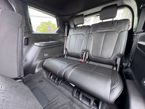 New 2025 Jeep Grand Cherokee L Limited w/ Black Appearance Package image 15