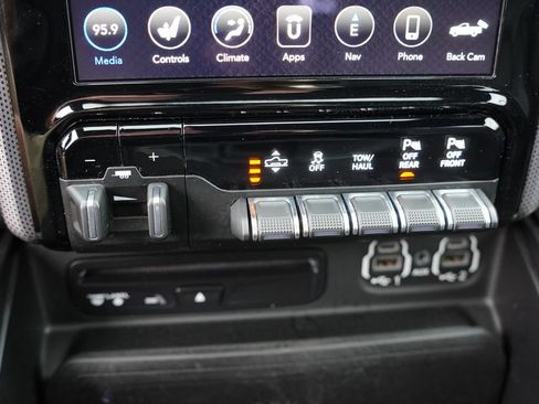 Certified 2019 RAM 1500 Limited w/ Advanced Safety Group AWD/4WD image 33