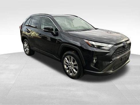 Used 2023 Toyota RAV4 XLE Premium image 7