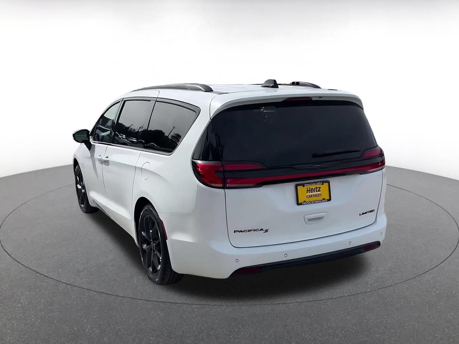 Used 2025 Chrysler Pacifica Limited FWD image 10