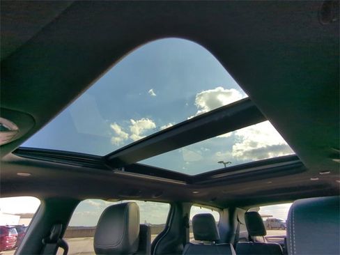 New 2026 Chrysler Pacifica Limited w/ Uconnect Theater Family Group image 27