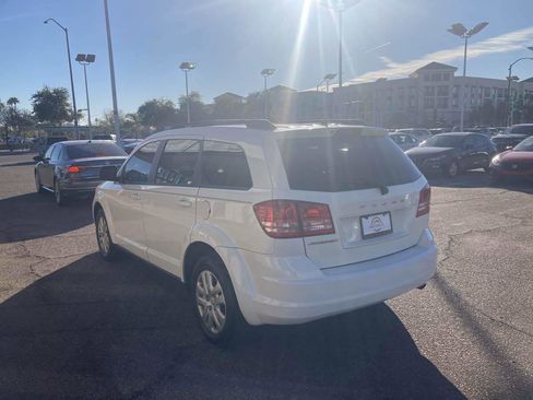 Used 2019 Dodge Journey SE image 3