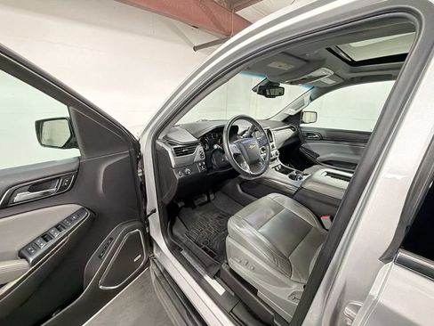 Used 2016 Chevrolet Suburban LT RWD image 10