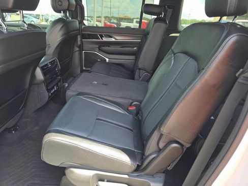 Used 2023 Jeep Wagoneer Series III w/ Convenience Group I RWD image 5