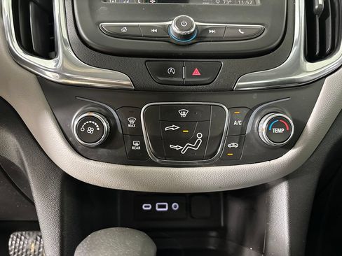 Used 2022 Chevrolet Equinox LS FWD image 13