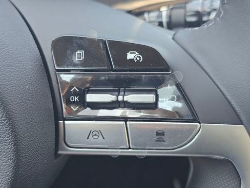 New 2026 Hyundai Elantra Limited FWD image 32