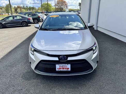 Used 2025 Toyota Corolla LE w/ LE Premium Package AWD/4WD image 3