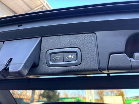 Used 2024 Volvo XC60 B5 Plus w/ Protection Package Premier image 14